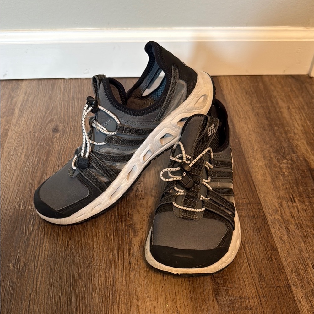 Columbia Women's Black & Gray Athletic Walking Shoes